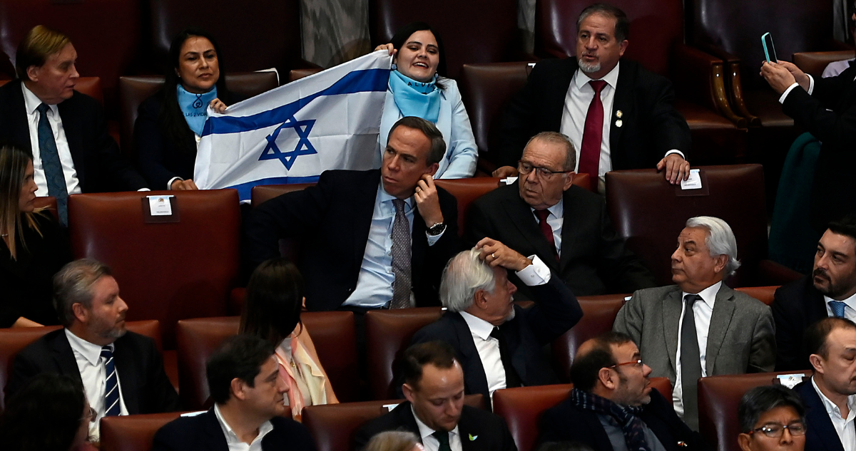 La brutal hipocresía del Partido Social Cristiano al llevar bandera de Israel a cuenta públia