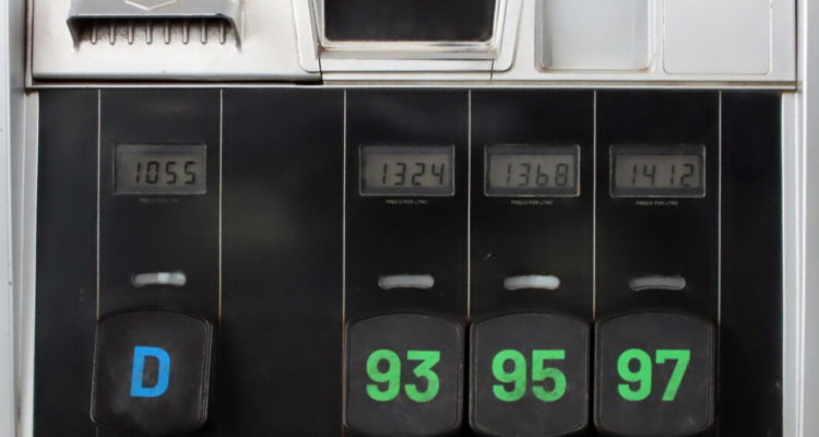 Bencinas tendrán leve caída en sus precios, mientras que parafina bajará $6,1 por litro este jueves