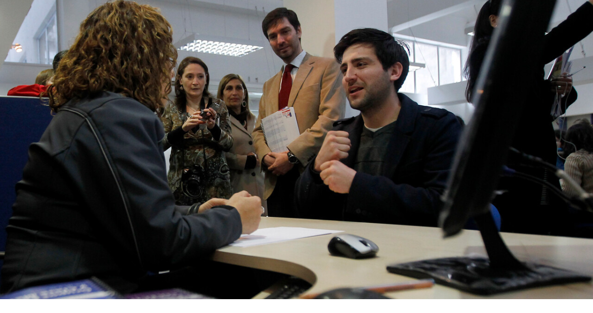 Personas postulando a beneficios estatales