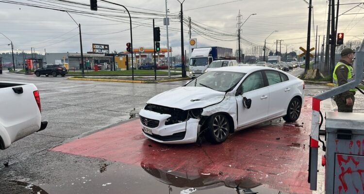 Biotren colisiona con auto en cruce ferroviario en Coronel