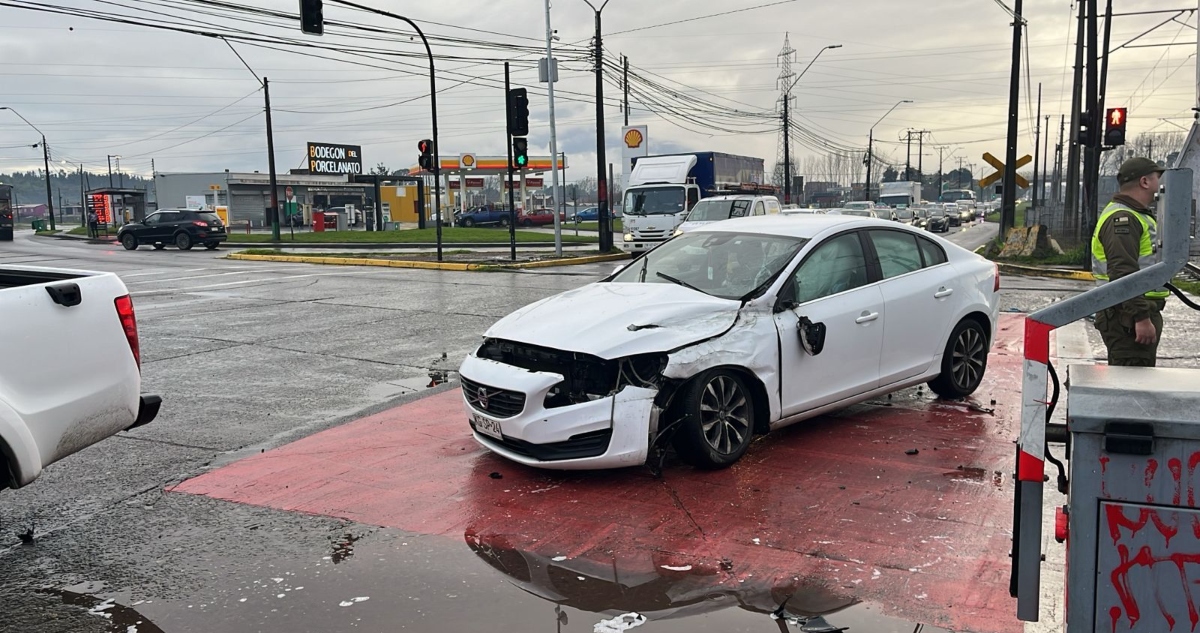 Biotren colisiona con auto en cruce ferroviario en Coronel
