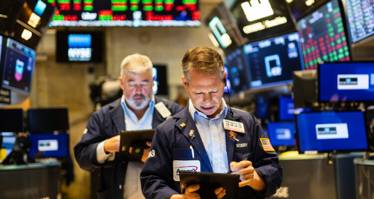 Wall Street abre mixto después de acusaciones cruzadas entre EEUU y China