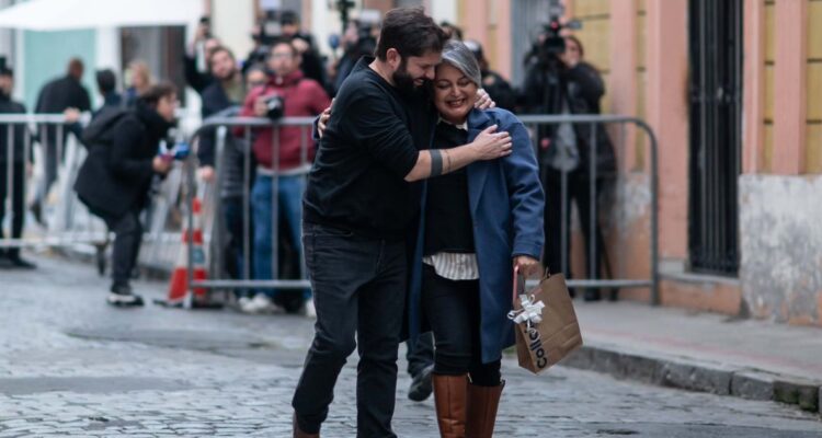 Jara se reúne con Presidente Boric: “Me dio varios consejos, sobre todo de cómo enfrentar la campaña”