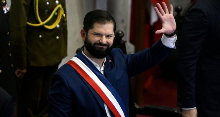 Boric se tomará 5 días por nacimiento de Violeta: “No dejaré de cumplir con mis responsabilidades”