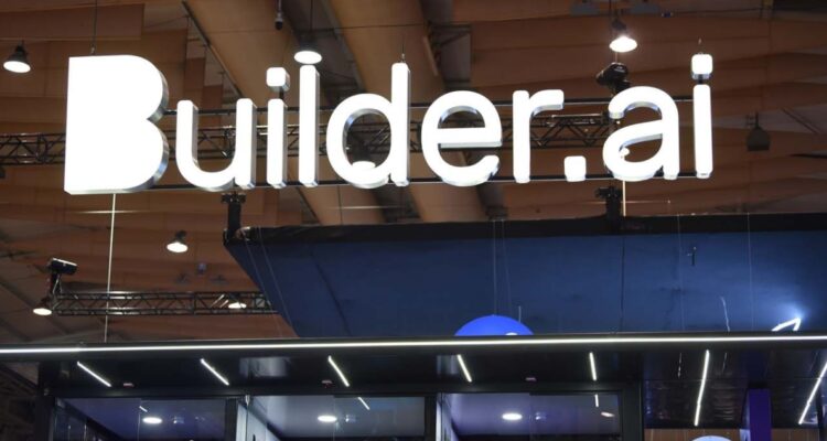 Builder.ai no era una IA: descubren que inteligencia artificial en realidad eran 700 empleados indios