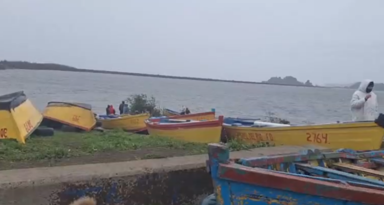 Botes en medio de búsqueda de pescadores desaparecidos en San Pedro de la Paz