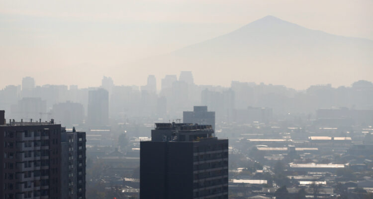 Calidad del aire no mejora en Santiago: revisa restricciones de la Alerta Ambiental de este miércoles