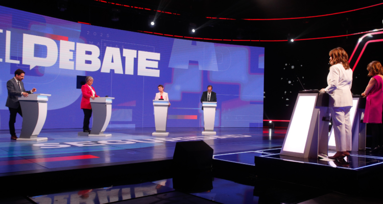 Los candidatos a la presidencia muestras sus debilidades en debates