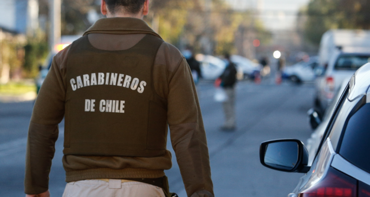 Dos carabineros resultan atropellados en distintas fiscalizaciones en la RM