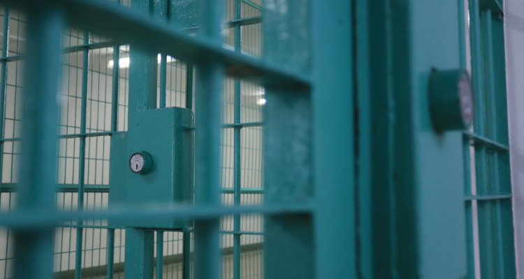 Interior de cárcel por prisión preventiva a pareja acusada de producir pornografía infantil