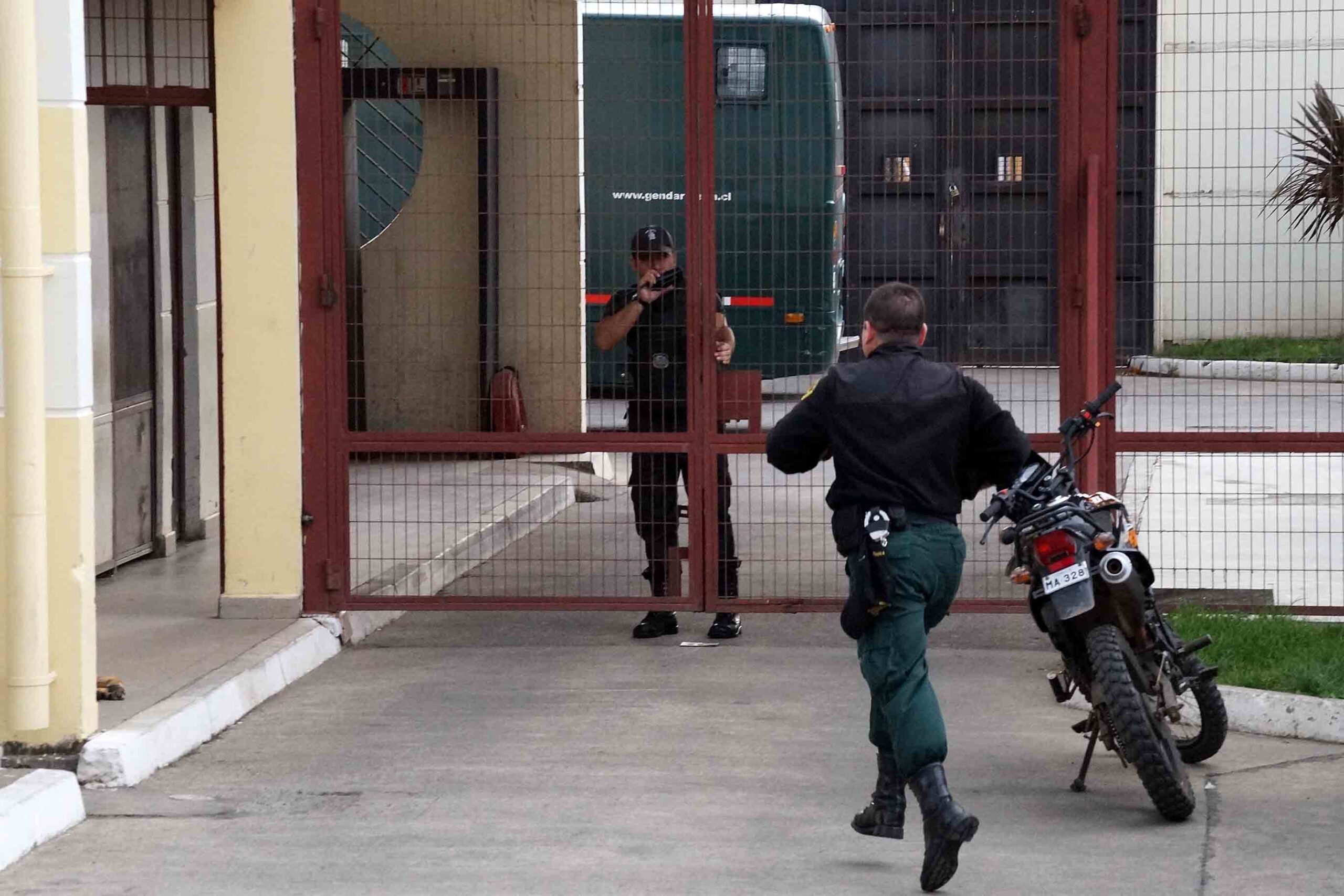 Entrada a la cárcel de Angol.