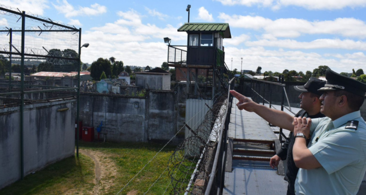 Funcionarios de Gendarmería en cárcel de Osorno