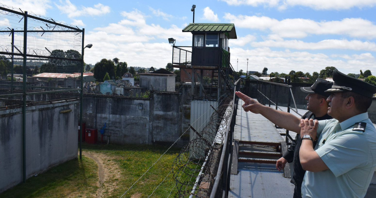 Funcionarios de Gendarmería en cárcel de Osorno