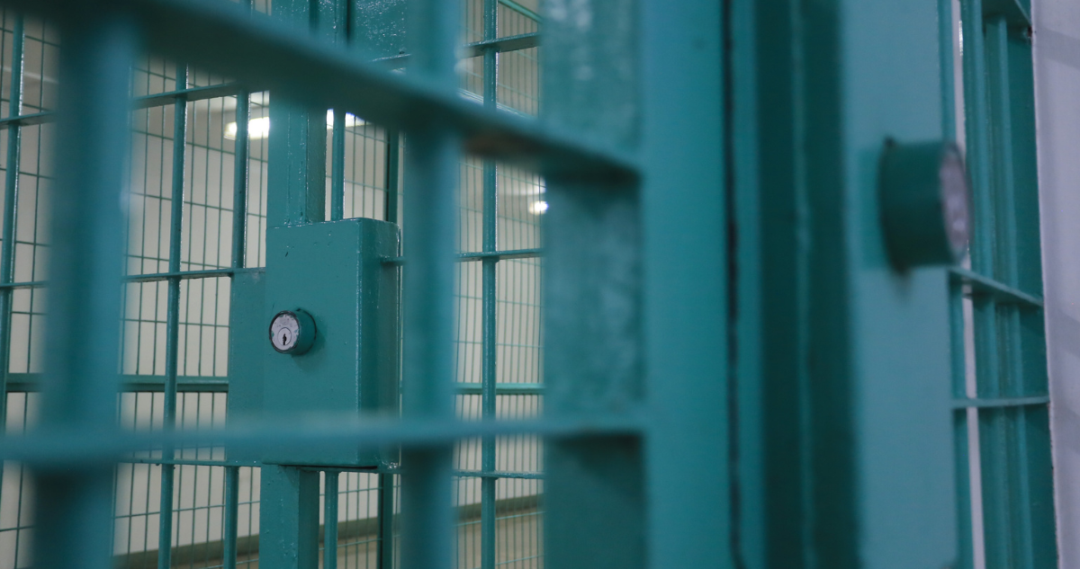 Interior de cárcel por prisión preventiva a pareja acusada de producir pornografía infantil