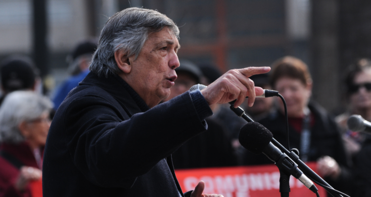 Carmona reabre debate por nueva Constitución al decir que, si Jara es electa, espera que la impulse