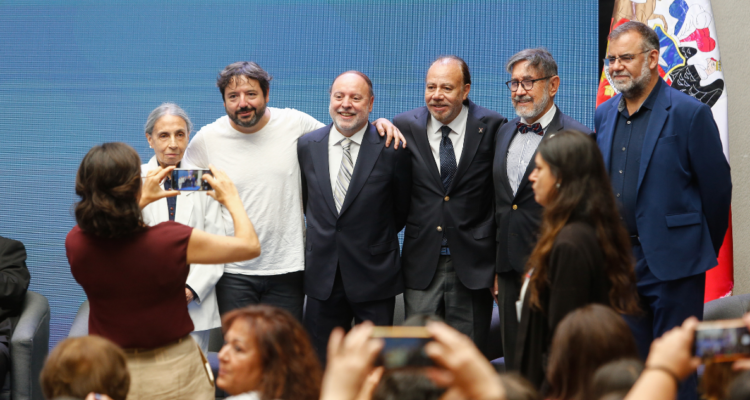 Centralismo en entrega de premios nacionales en Chile