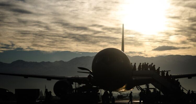 Llega a Chile el tercer vuelo con chilenos deportados desde EE.UU. por orden de Trump