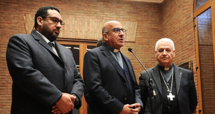 Arzobispo Chomali califica de “estigmatizante” idea de instalar pórticos en colegios