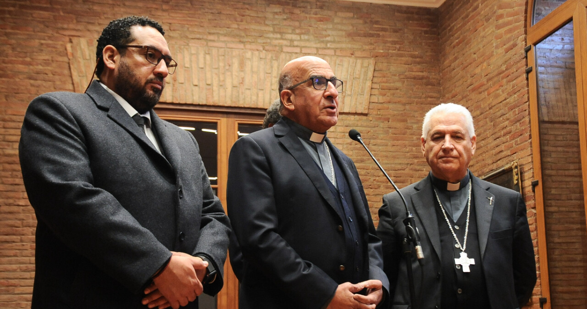 Arzobispo Chomali califica de “estigmatizante” idea de instalar pórticos en colegios