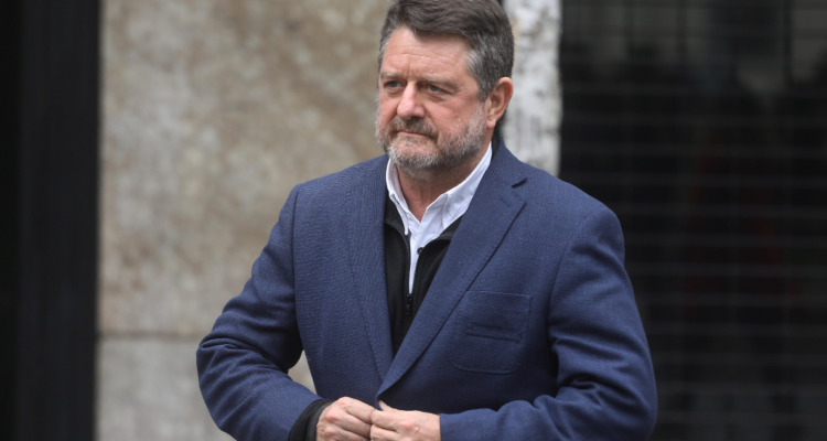 Gobernador Claudio Orrego declara como imputado porGobernador Claudio Orrego declara como imputado por fraude al fisco ante Fiscalía fraude al fisco ante Fiscalía