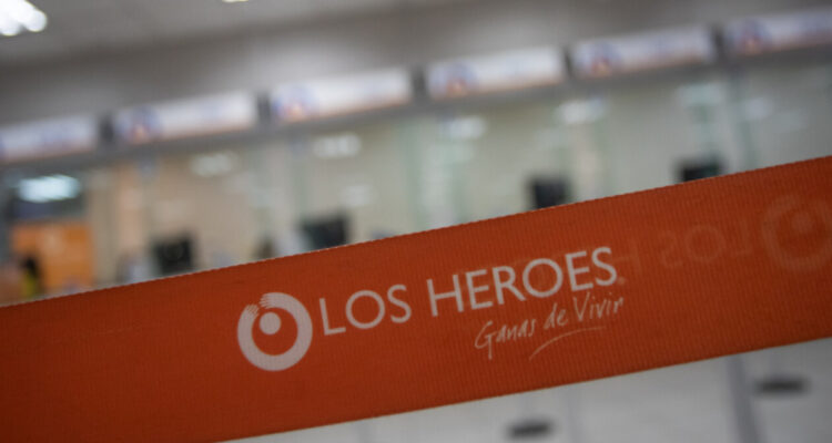 Clientes y guardia frustraron asalto armado a caja de compensación en Independencia: hubo disparos