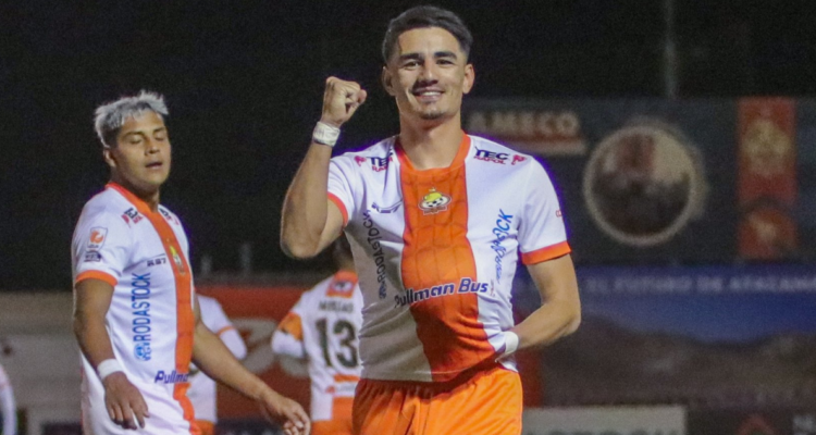 Con penal digno de MMA: Cobresal hunde al colista Iquique y se encumbra en Liga de Primera