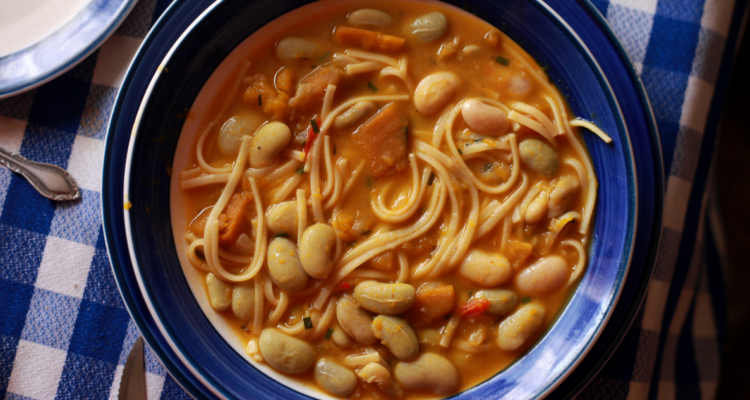 Porotos, los reyes de la temporada: las 7 comidas favoritas de los chilenos en invierno