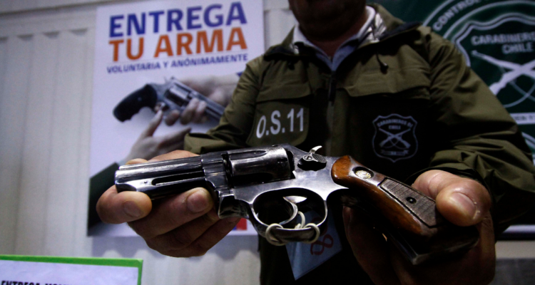 Contraloría detecta serias fallas en procedimientos de control de armas por parte de Carabineros