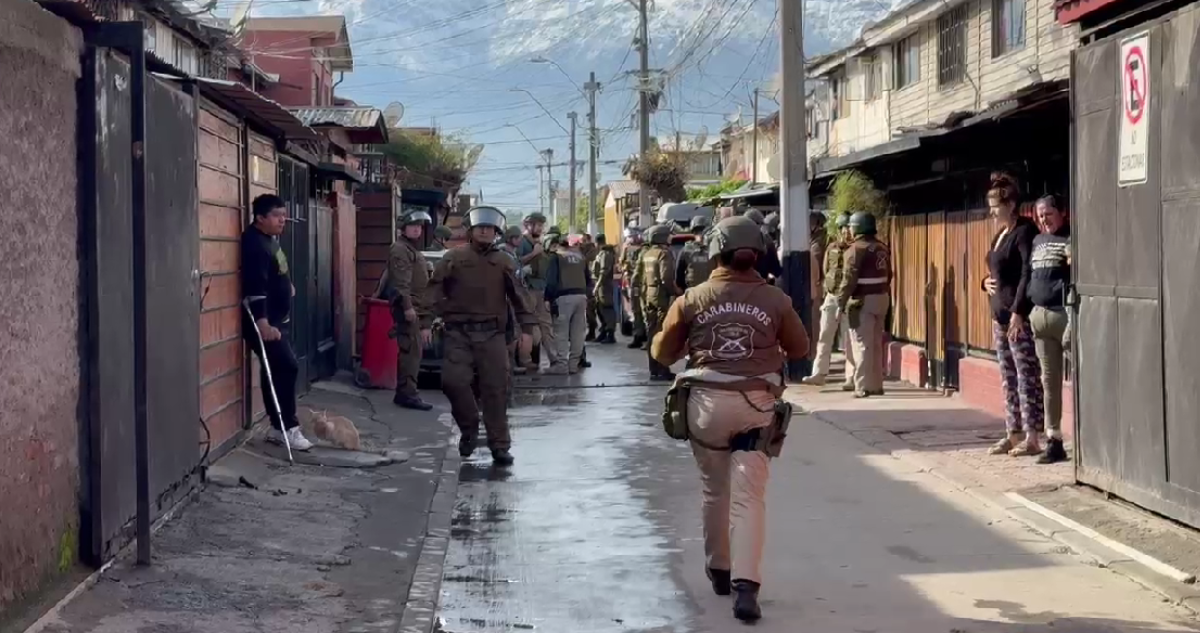 Disparó contra Carabineros y huyó por los techos: detienen a hombre que evitó control en La Pintana