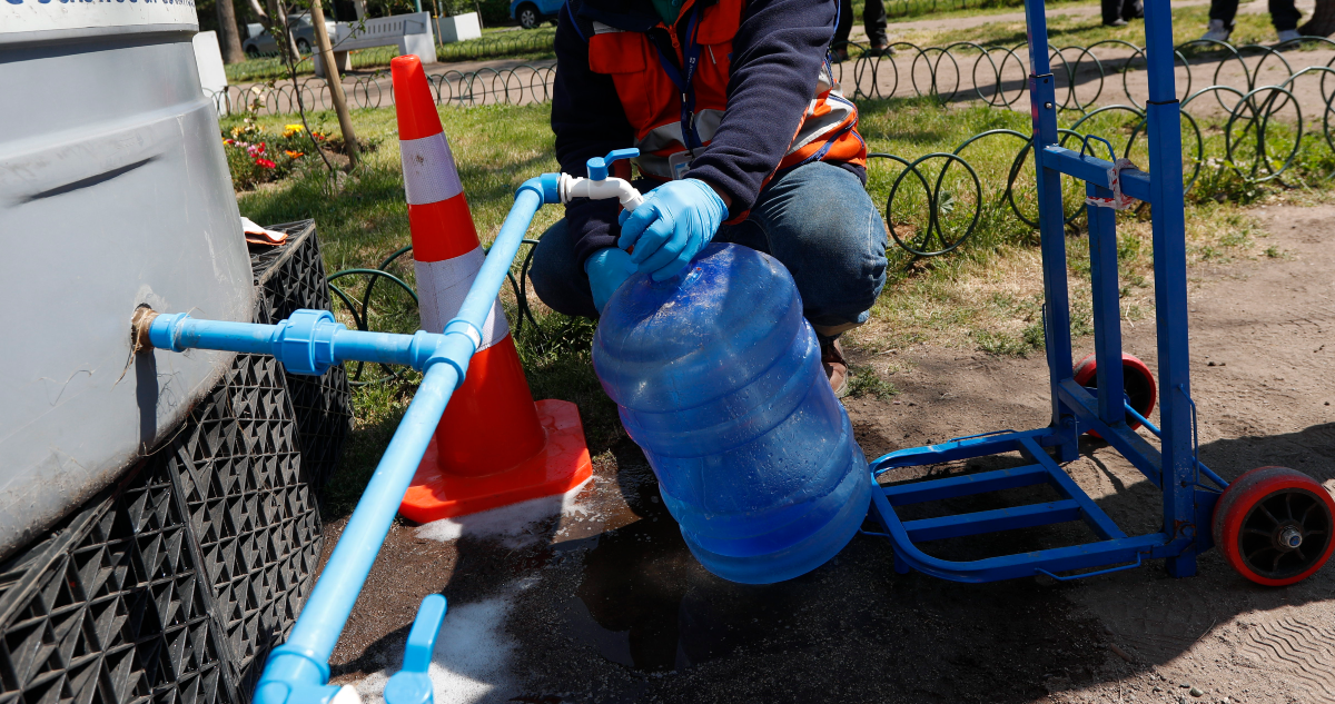 Corte de agua en seis comunas de la RM: revisa los 69 puntos de abastecimiento que estarán habilitados