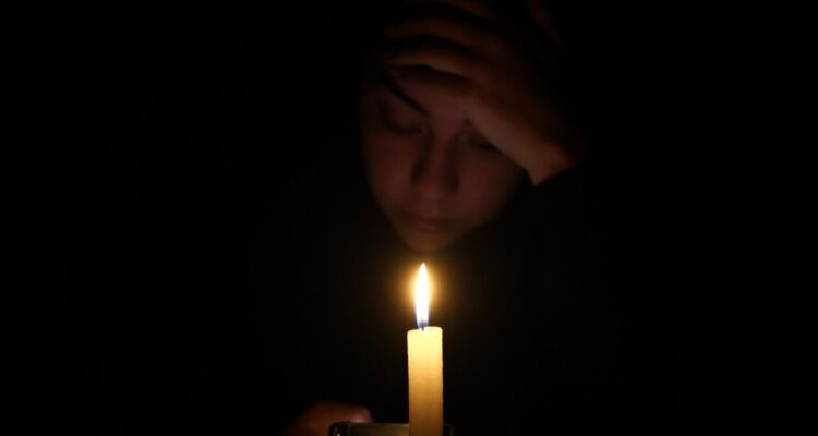 Familias de sectores rurales de Los Ángeles interponen recurso de protección por extenso corte de luz
