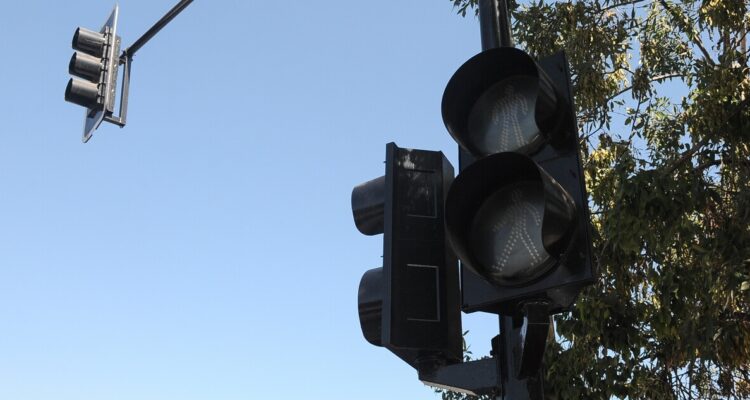 Falla de alta tensión provoca corte de energía en varias comunas de la capital