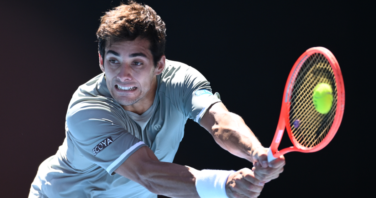 Cristian Garin jugando en Australia