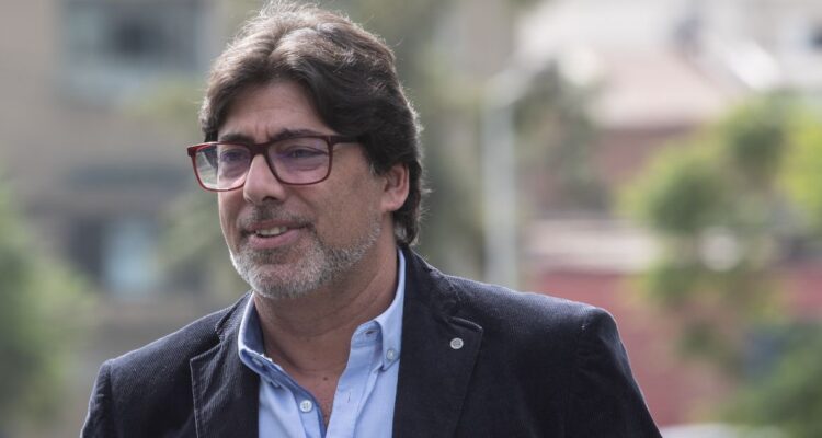 Bancada PS: “Jadue se ha convertido en un verdadero Alf para el PC, siempre tratan de esconderlo”