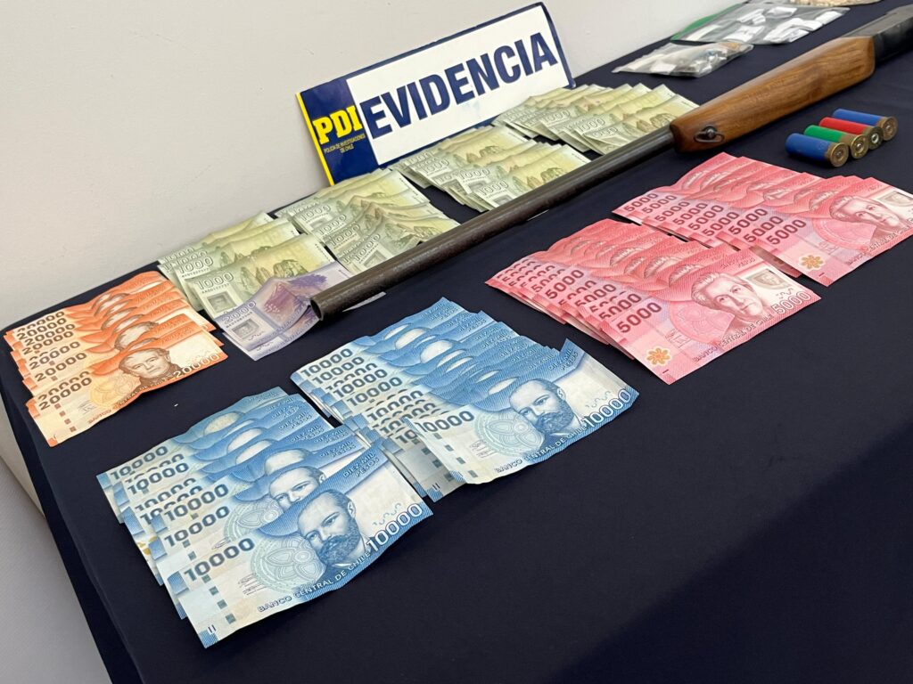 Dinero decomisado por la PDI. 