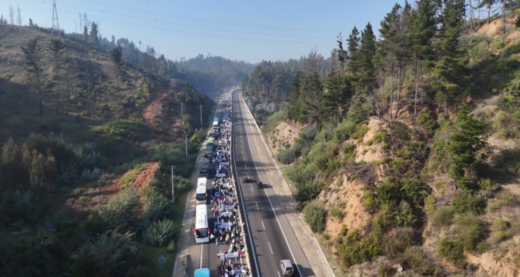 Masiva marcha de profesores en Valparaíso