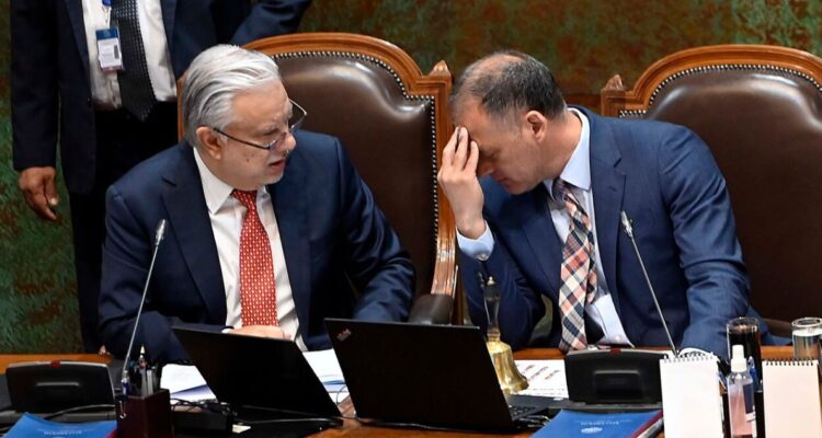 Cuestionan a presidente de la Cámara por viajes a EEUU: Diputado Castro (RN) descartó irregularidades