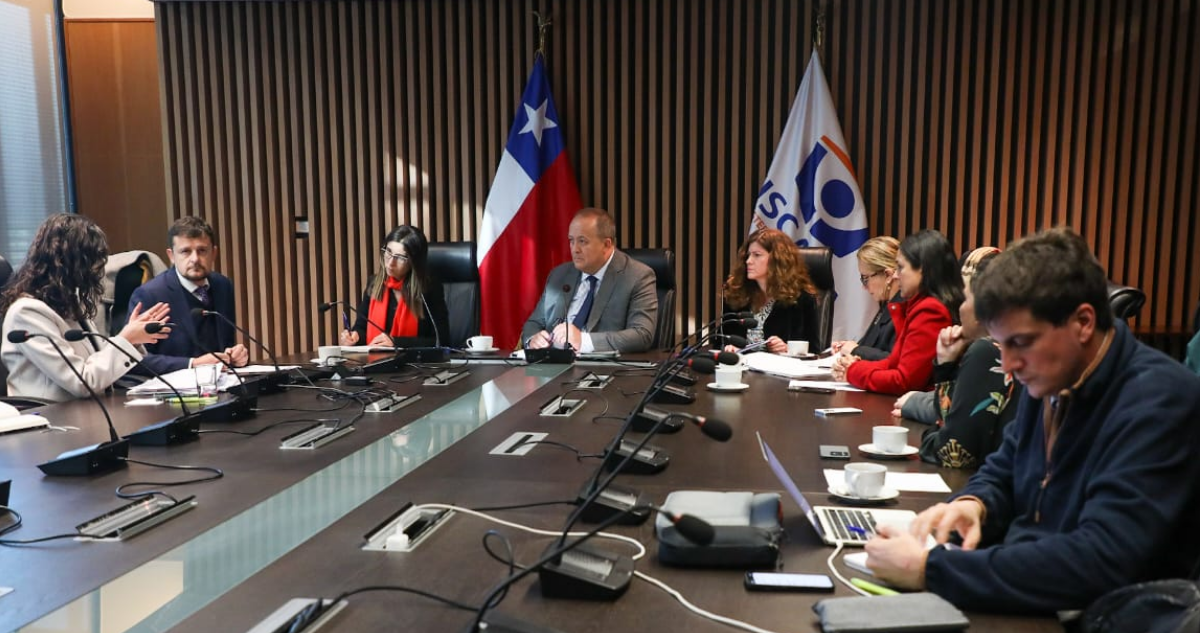 Diputados entregan informe de la CEI sobre terapias hormonales a Fiscalía para que evalúe delitos