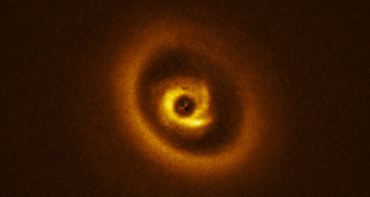 Disco protoplanetario fotografiado por el telescopio VLT en Chile