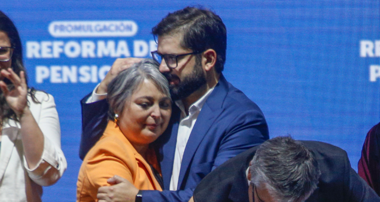 Boric por triunfo de Jara: “Lo que viene no va a ser fácil, pero Jeannette sabe de batallas difíciles”