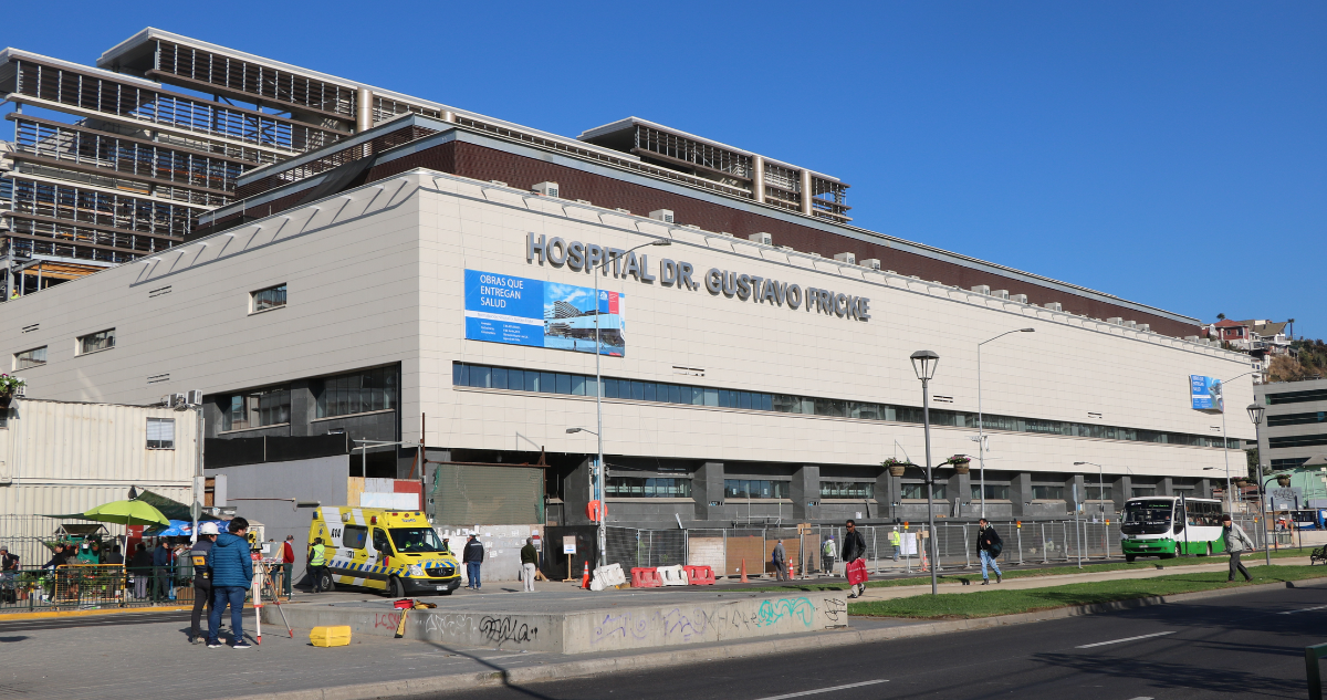 Ingresan querella contra médicos de Hospital Gustavo Fricke tras muerte de recién nacida