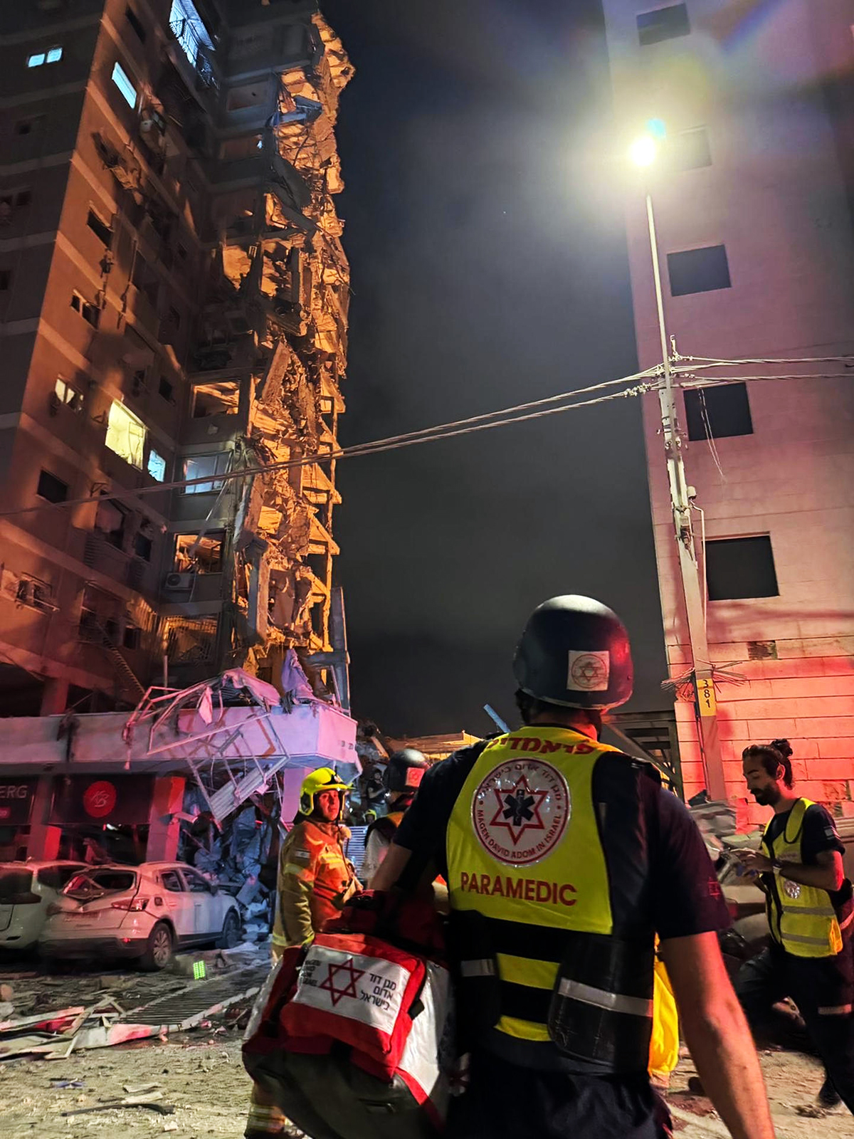 Iran-Israel Conflict: Missile Attacks Escalate Tensions
