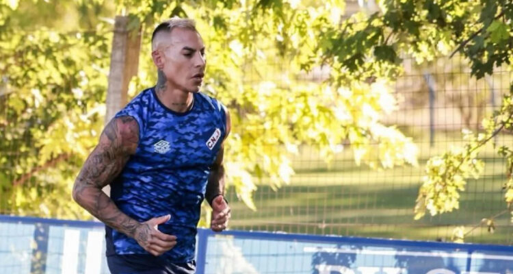 Eduardo Vargas entrenando en Nacional