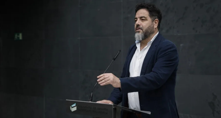 Dimite número dos del PSN-PSOE en España: pareja trabajó en empresa vinculada a acusado de corrupción