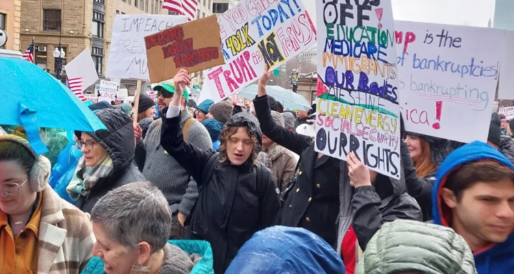 Reportan alrededor de 60 detenidos en protestas contra redadas migratorias en varias ciudades de EEUU
