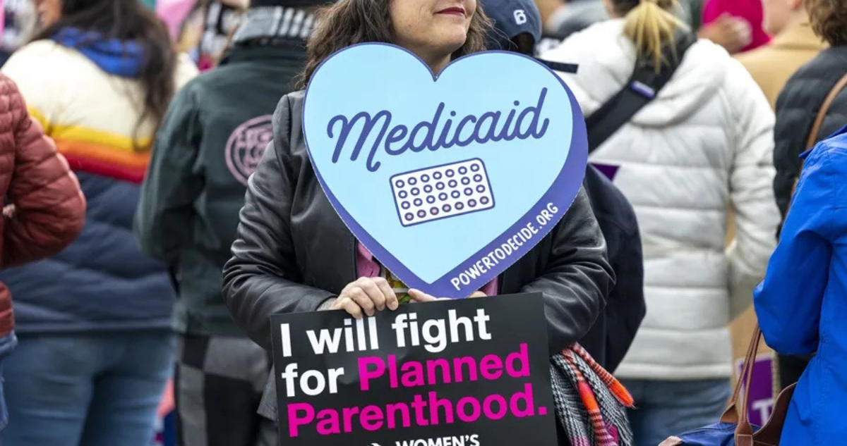 Polémica en EEUU: Supremo permite a estados quitar fondos a la mayor red de salud reproductiva