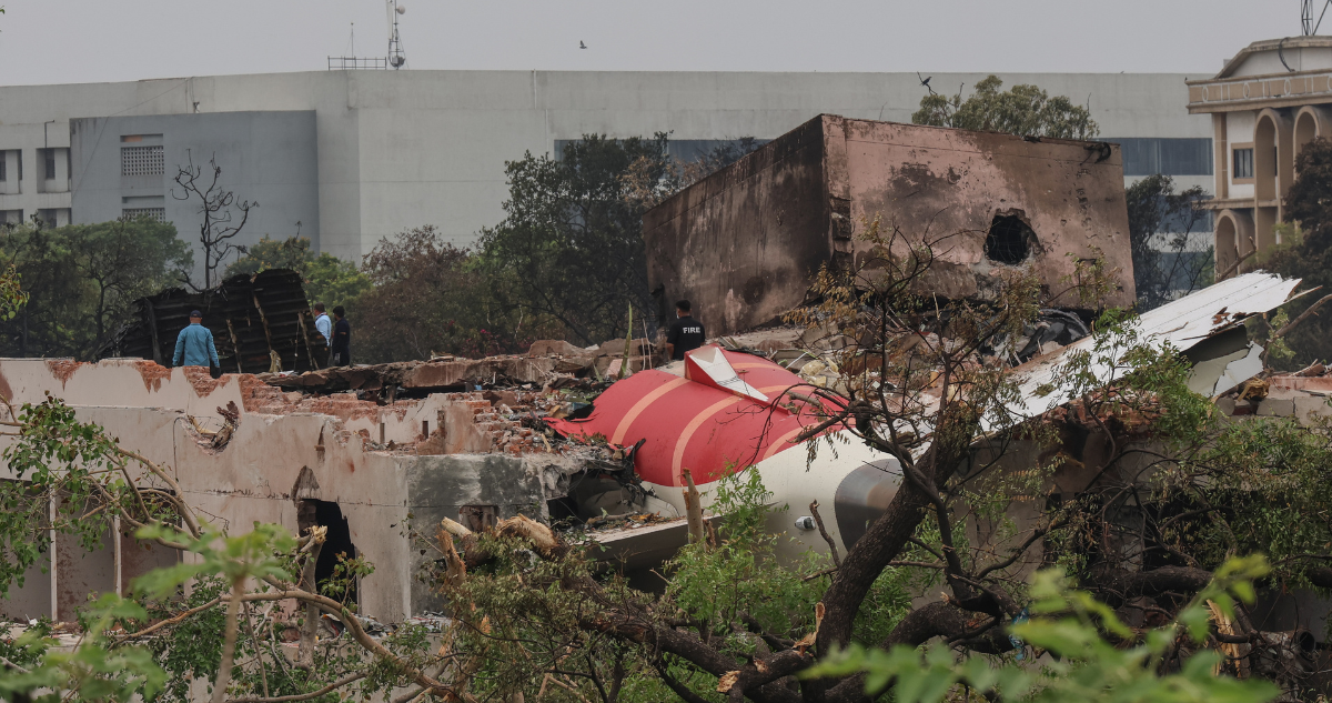 Tragedia de Air India: hallan caja negra del avión en la azotea de un edificio
