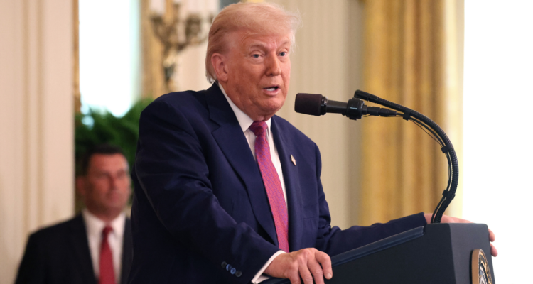 Trump juega al misterio sobre atacar Irán