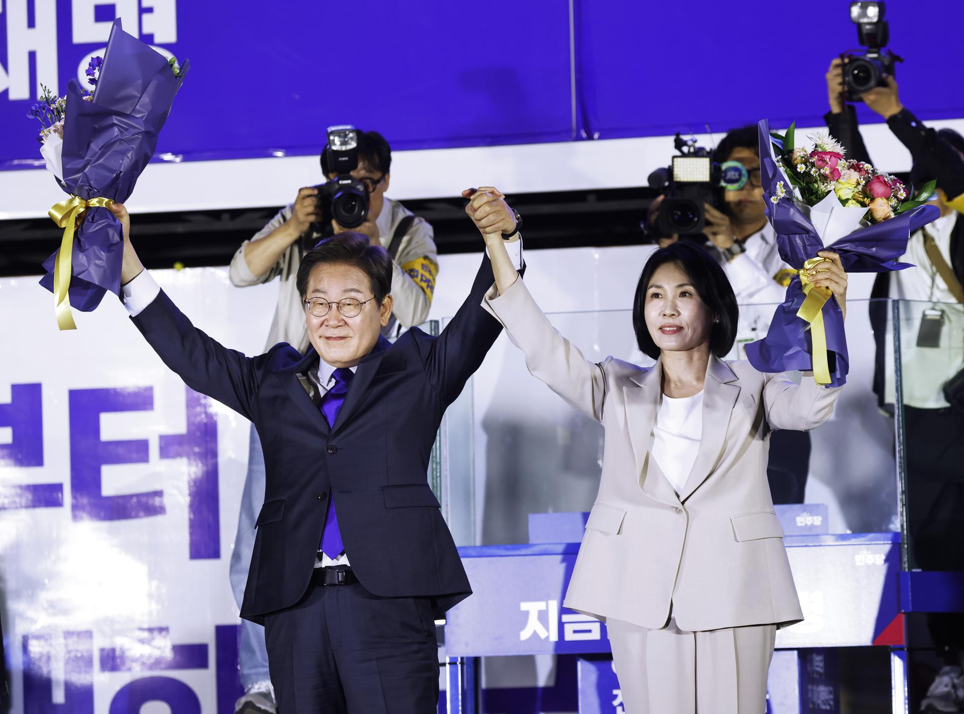 Lee Jae Myung celebra suy triunfo con su esposa Kim Hye-kyung | EFE