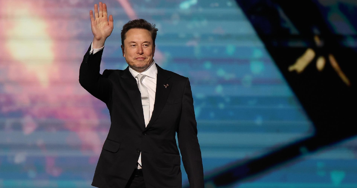 Elon Musk vuelve a los negocios: vende miles de millones en deuda para financiar su empresa de IA